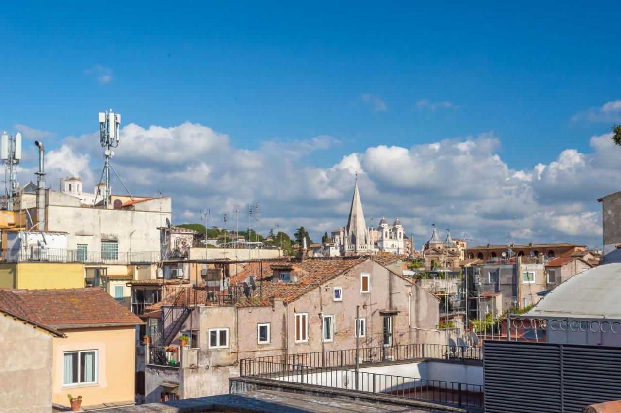 The B Rooftop Apartment Rom